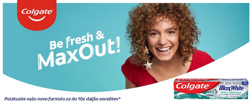 Smaidoša sieviete blakus Colgate Max White White Crystals zobu pastai un sauklim Be fresh & MaxOut ilgākam svaigumam.